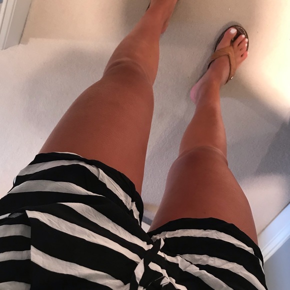 French Connection Black and white short - Picture 2 of 5